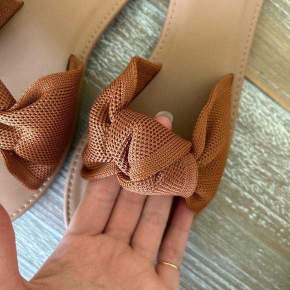Shein burnt orange or rusty brown color flat sandals knotted fabric - Picture 4 of 4